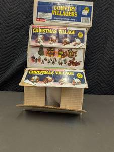 lot 113 image: Set of Christmas Village Decorations