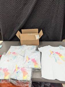 lot 155 image: Lot of 12 Unicorn Graphic T-Shirts (XL)