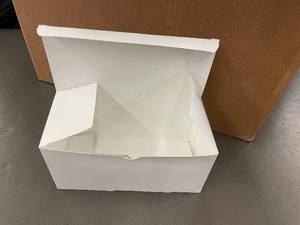 lot 192 image: Lot of 250 White Cardboard Boxes 8.75 x 4.25 x 4.25 Inches