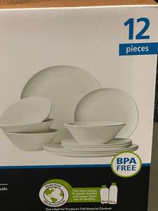 lot 212 image: Mainstays 12-Piece Dinnerware Set, Service for 4