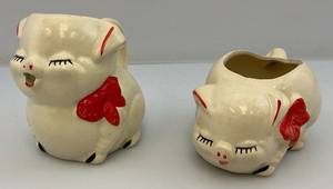 lot 6 image: Vintage SHAWNEE Pottery Pig, Piggy Creamer And Sugar Dish