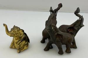 lot 37 image: Miniature Brass Elephants
