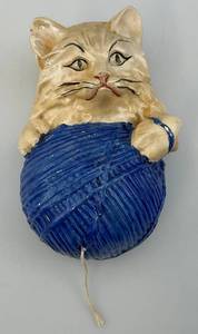lot 47 image: Vintage Mid Century Chalkware Cat String Holder