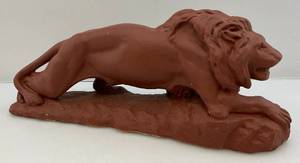lot 53 image: Vintage 17 Pottery Lion