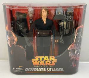 lot 124 image: 2005 STAR WARS Revenge Of The Sith Ultimate Villain 12 DARTH VADER (NIB)