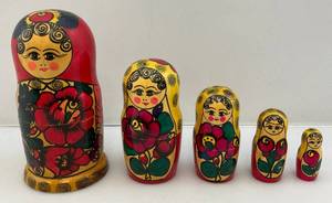 lot 135 image: Vintage Four Piece Russian Martyoshka Nesting Doll