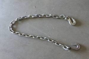 lot 14 image: About a 4 ft Chain - USA steel