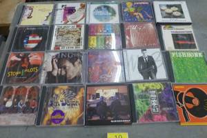 lot 19 image: Lot of 20 music CDs