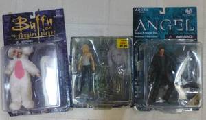 lot 31 image: 3 Buffy the Vampire Slayer figures