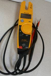 lot 37 image: Fluke T5-600 Electrical Tester with leads