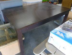 lot 49 image: THREE office chairs and a table