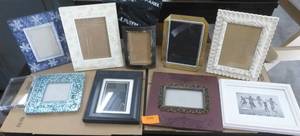 lot 121 image: 18 picture frames