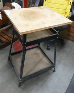 lot 102 image: small router size table
