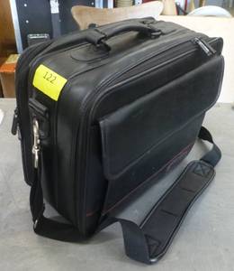 lot 122 image: Nice targus laptop bag with plenty of storage and pockets
