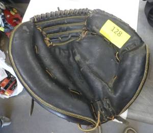 lot 128 image: Kids catchers mitt