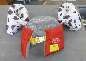 lot 140 image: Toddler flotation device for 33-55 lbs