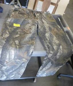 lot 147 image: lined camo Wranglers 36x32