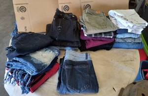 lot 151 image: 20 Pair size 9 jeans