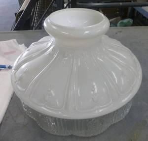 lot 154 image: Vintage lamp with very unique glass shade