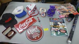 lot 160 image: Group of collector items