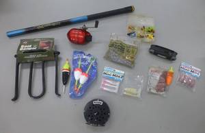 lot 166 image: Lot of fishing items