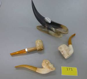 lot 171 image: Horn ashtray a corn cob pipe and 2 carved pipes from turkey
