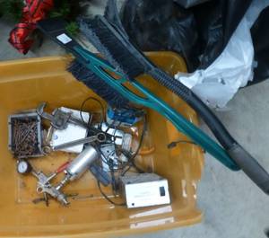 lot 184 image: tote of garage items, see all the pictures
