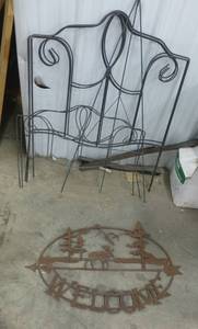 lot 195 image: Metal Welcome sign and 5 metal garden or walkway trellis