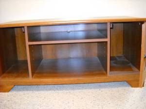 lot 208 image: TV stand cabinet 42x22x19