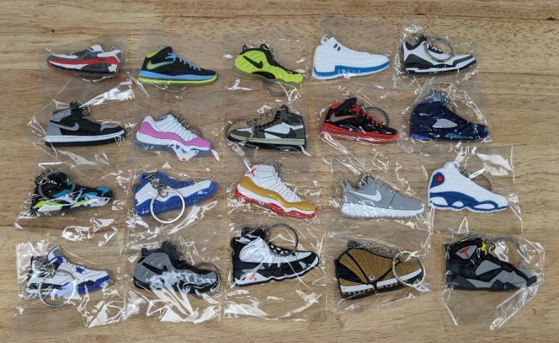 lot 21C image: 20 Brand New Nike Air Jordan Sneaker Air Max Foamposite Lebron Shoe Keychains N
