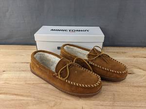 lot 107K image: Minnetonka Pile Lined Hardsole Moccasin Mens Size 10.5M Brown N