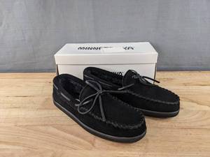 lot 93K image: New Minnetonka Pile Lined Hardsole Moccasin Shoes Mens Size 8 Black N