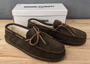 lot 100K image: New Minnetonka Pile Lined Hard Sole Moccasins Mens Size 11W Chocolate N