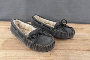 lot 88J image: New Minnetonka Cally Moccasin Womens Size 7M Gray N