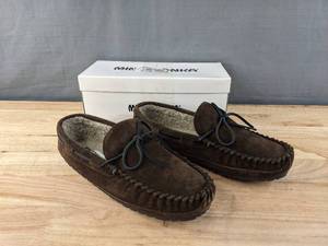 lot 101J image: Minnetonka Casey Moccasin Mens Size 10.5M Chocolate N