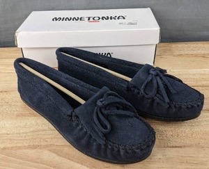 lot 71J image: New Minnetonka Kilty Moccasins Womens Size 8 Navy N