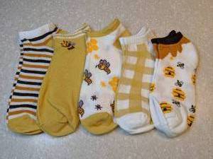 lot 410 image: Five New Pair of Ankle Socks Bees Checkered Stripes Brown Yellow One Size P
