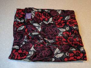 lot 413 image: New Curations Flowered Scarf Red Purple One Size P