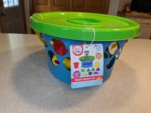 lot 417 image: New Play Day Beach Basket Set 12 Pieces Ages 2 P