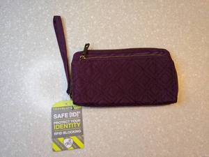 lot 421 image: New Travelon Clutch RFID Blocking Purple P