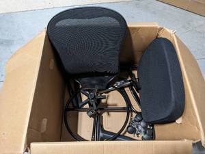 lot 122 image: Black Office Chair B