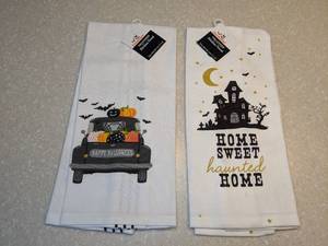 lot 435 image: Two New Halloween Kitchen Towels Pumpkins Bats Stars P