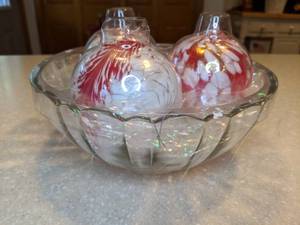 lot 436 image: Three New Red and White Glass Ornaments With A Clear Glass Bowl P