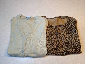lot 443 image: Womens Cotton Couture Light Green Sweater Leopard Print Top Size Large P