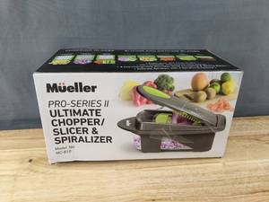 lot 172 image: New Mueller Pro-Series All-in-One, 12 Blade Mandoline for Kitchen B