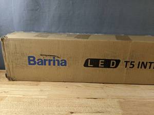lot 66J image: New 48 Barrina LED T5 Integrated Fixture, White B