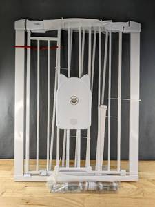 lot 62K image: New 29.7-46 Gate with Cat Door, White B