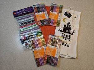 lot 460 image: New Halloween Treat Bags Towels Pumpkin Placemat Halloween Pencils P