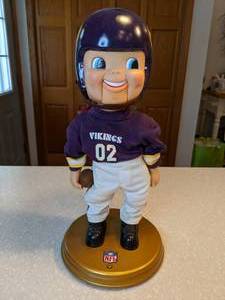 lot 466 image: NFL Minnesota Vikings Stand Up Doll That Plays Music P