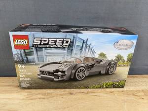 lot 25J image: Brand New LEGO Speed Champions Pagani Utopia Z